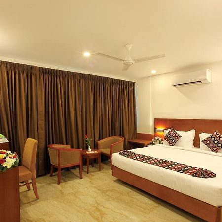 Hotel Amala Pathanāmthitta Exterior photo
