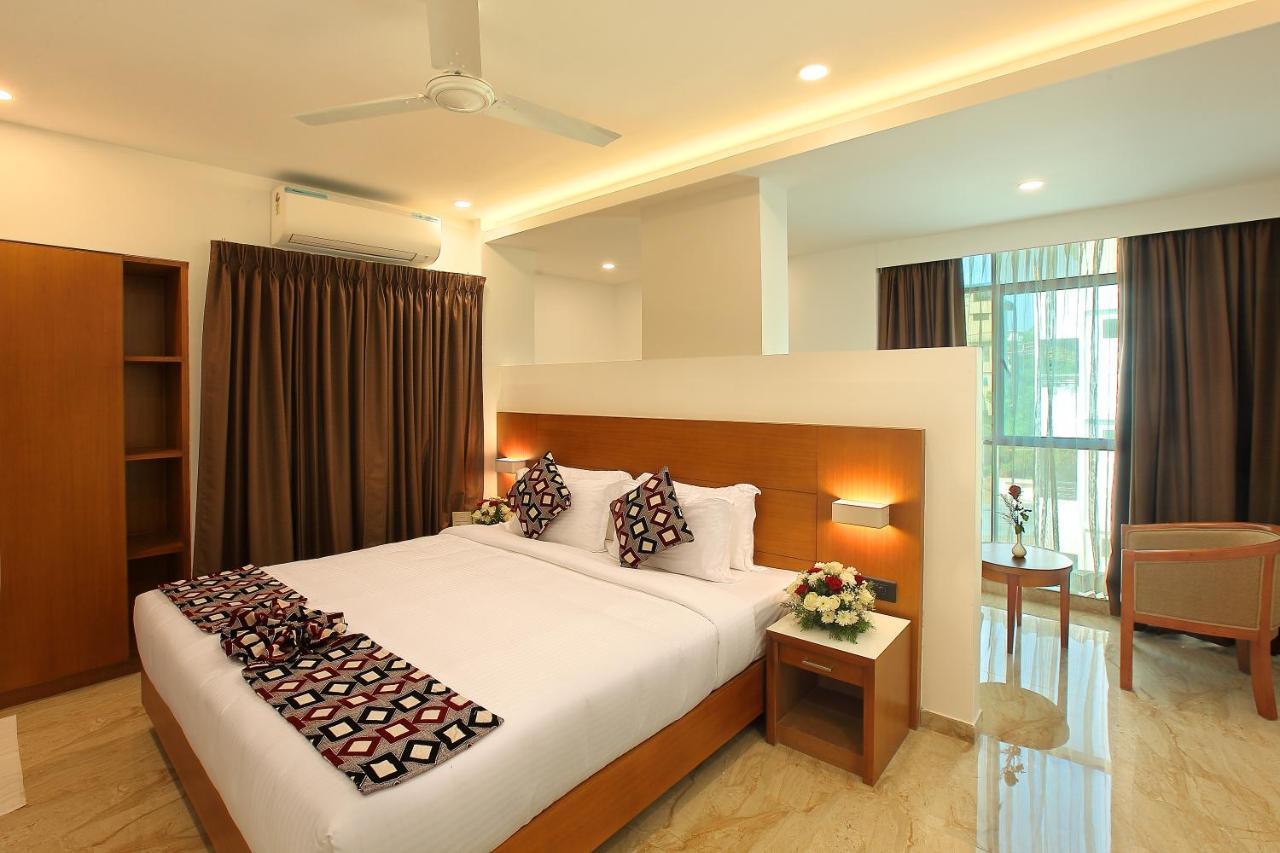 Hotel Amala Pathanāmthitta Exterior photo