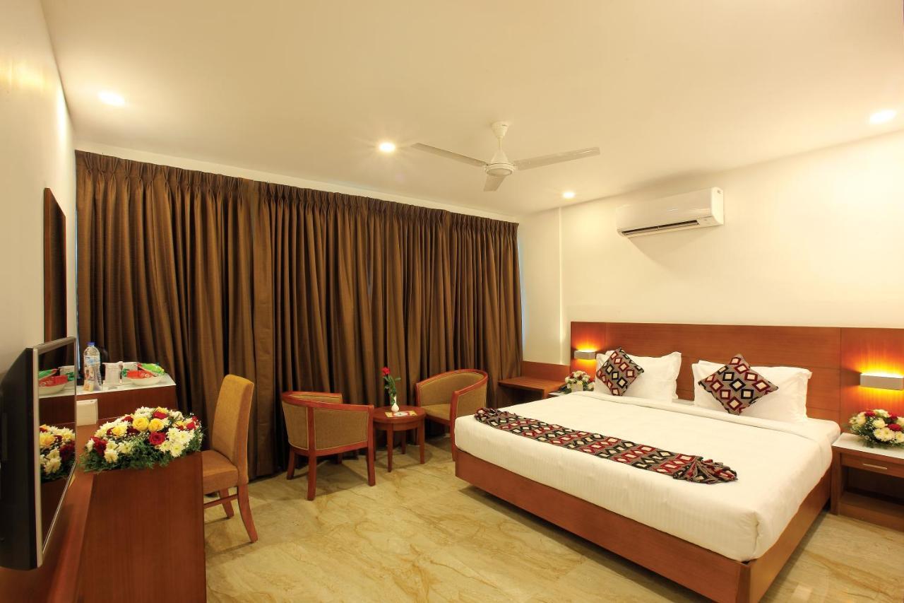 Hotel Amala Pathanāmthitta Exterior photo