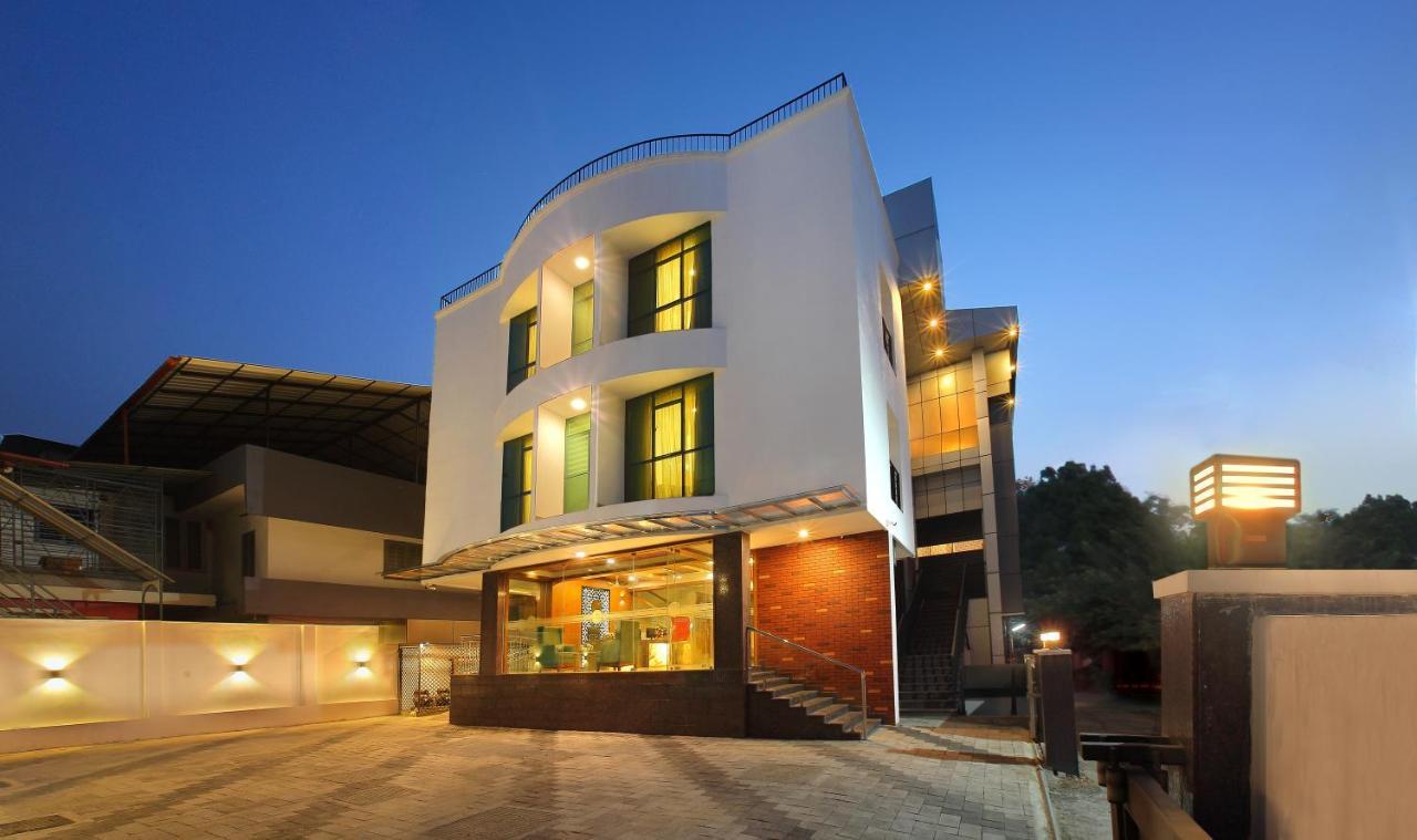 Hotel Amala Pathanāmthitta Exterior photo